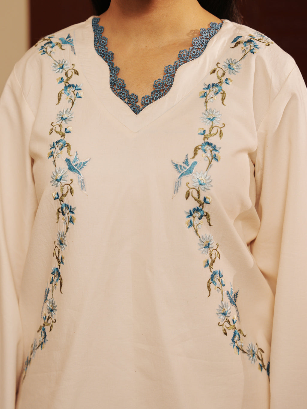 L02 - Warm Ivory