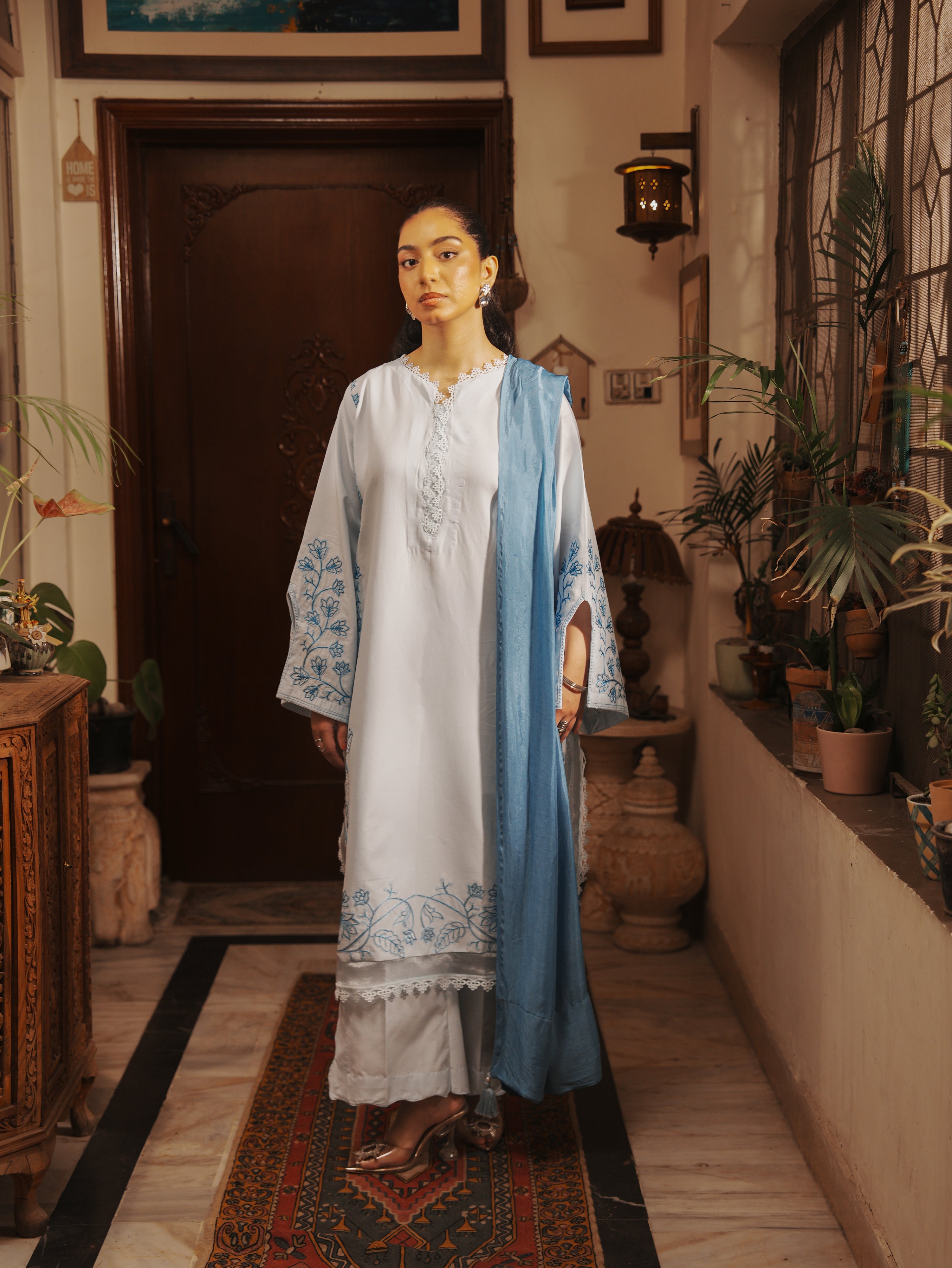 L06 - Ice Blue